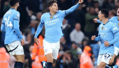 曼城跟队记者称斯通斯今夏或离队，瓜帅确认其出场时间锐减|约翰·斯通斯|英超|瓜迪奥拉|欧冠冠军球队|马拉多纳_新浪体育_新浪新闻